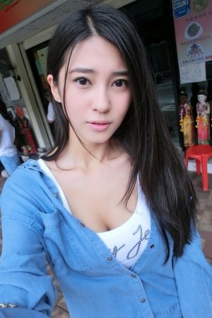 女人睡觉双腿叉开体重下降